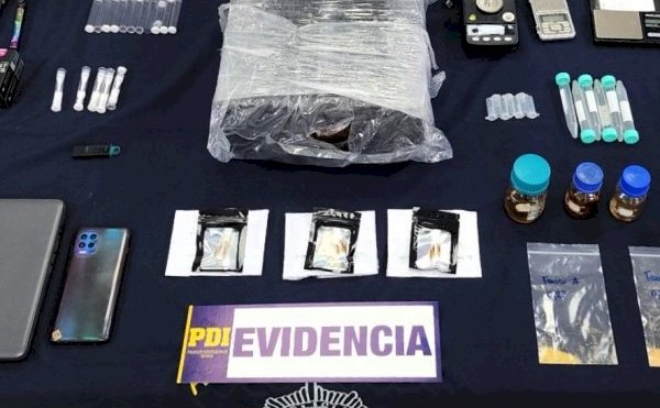 Detienen a un bioquímico chileno por fabricar y vender droga alucinógena en redes